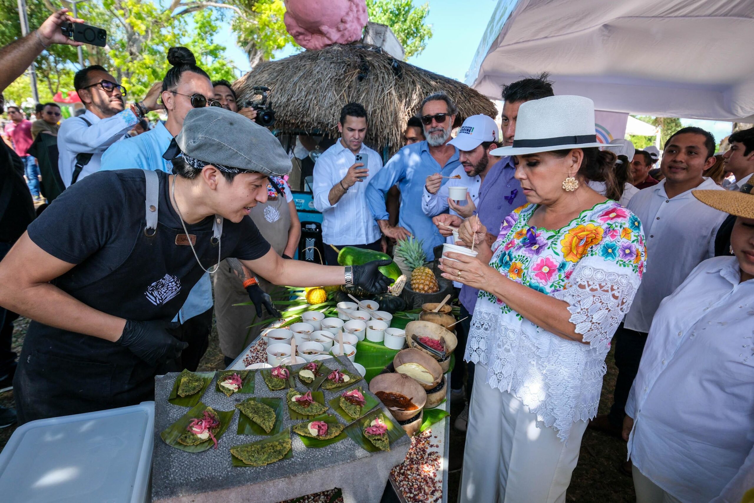 Mara Lezama inagura feria gastronomica en bacalar