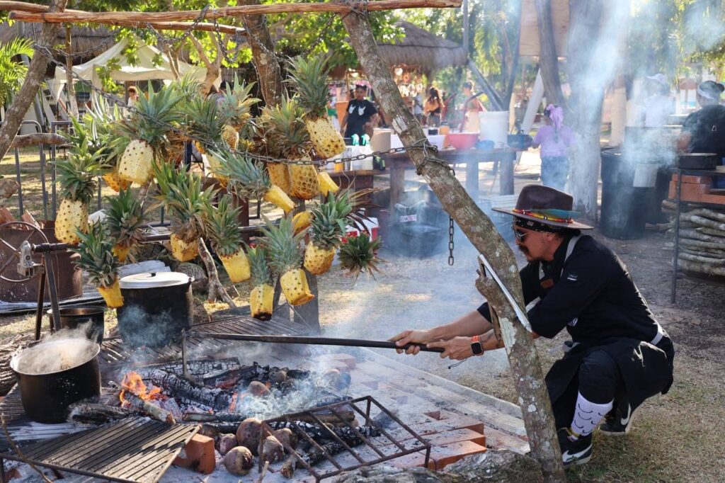 La piña como ingrediente central de la muestra gastronómica en bacalar