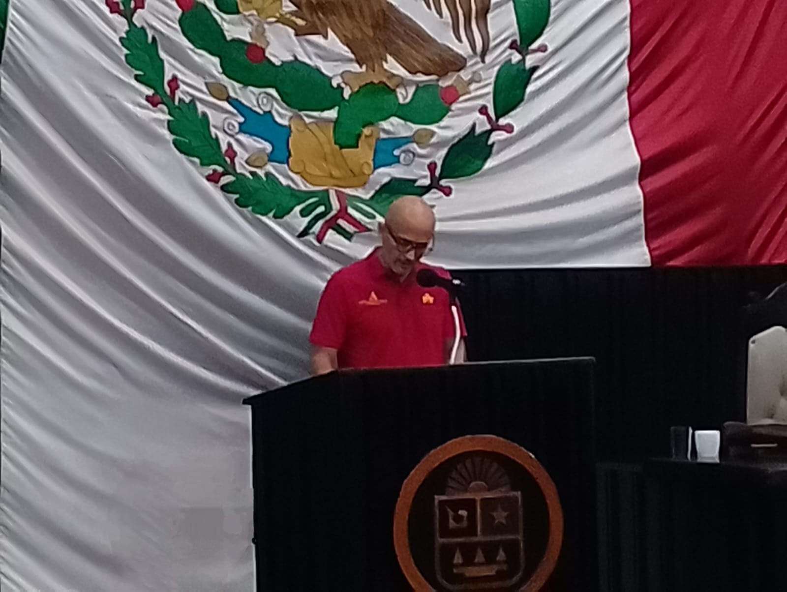 Dip. Hugo Aldai en tribuna