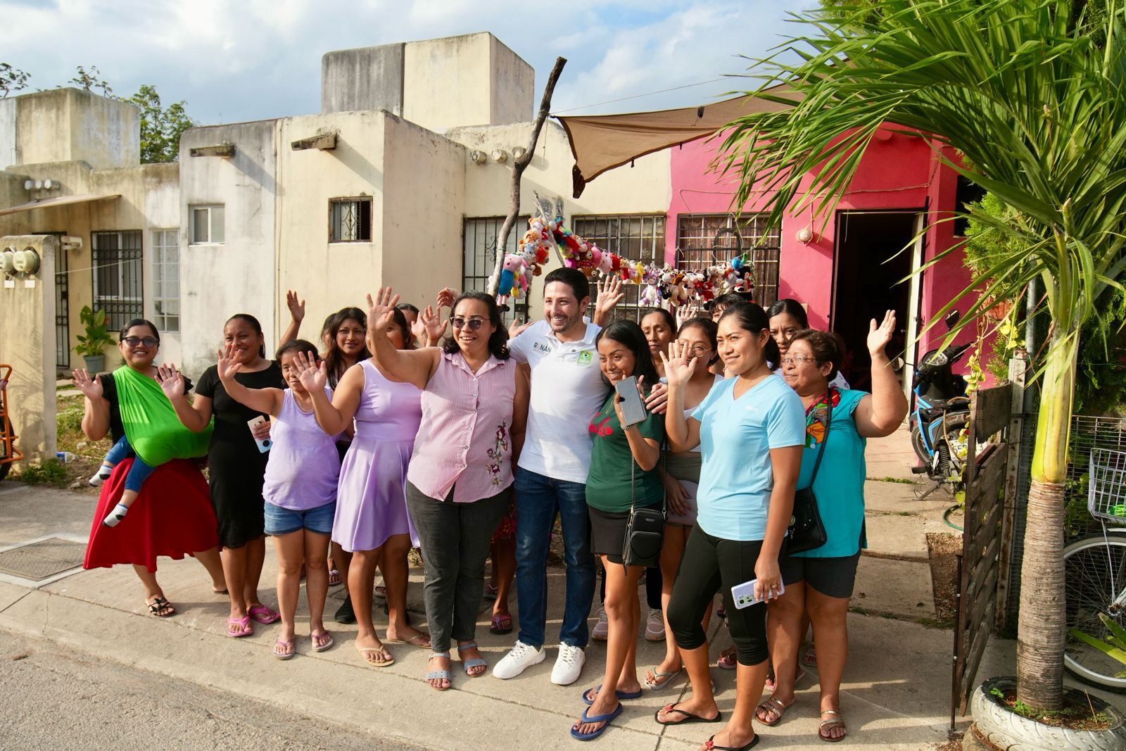 El diputado Renán Sánchez Tajonar, presentar su propuesta de apoyo a mujeres víctimas de violencia.