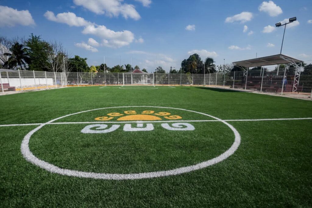 Chanca de futbol en el poblado Rojo Gomez