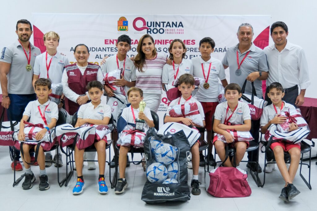 Entraga de uniformes a delegación deportiva