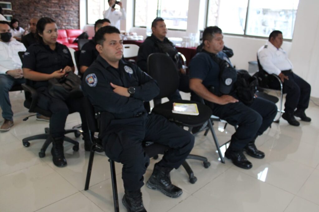 Capacitan a policias en Carrrillo puerto