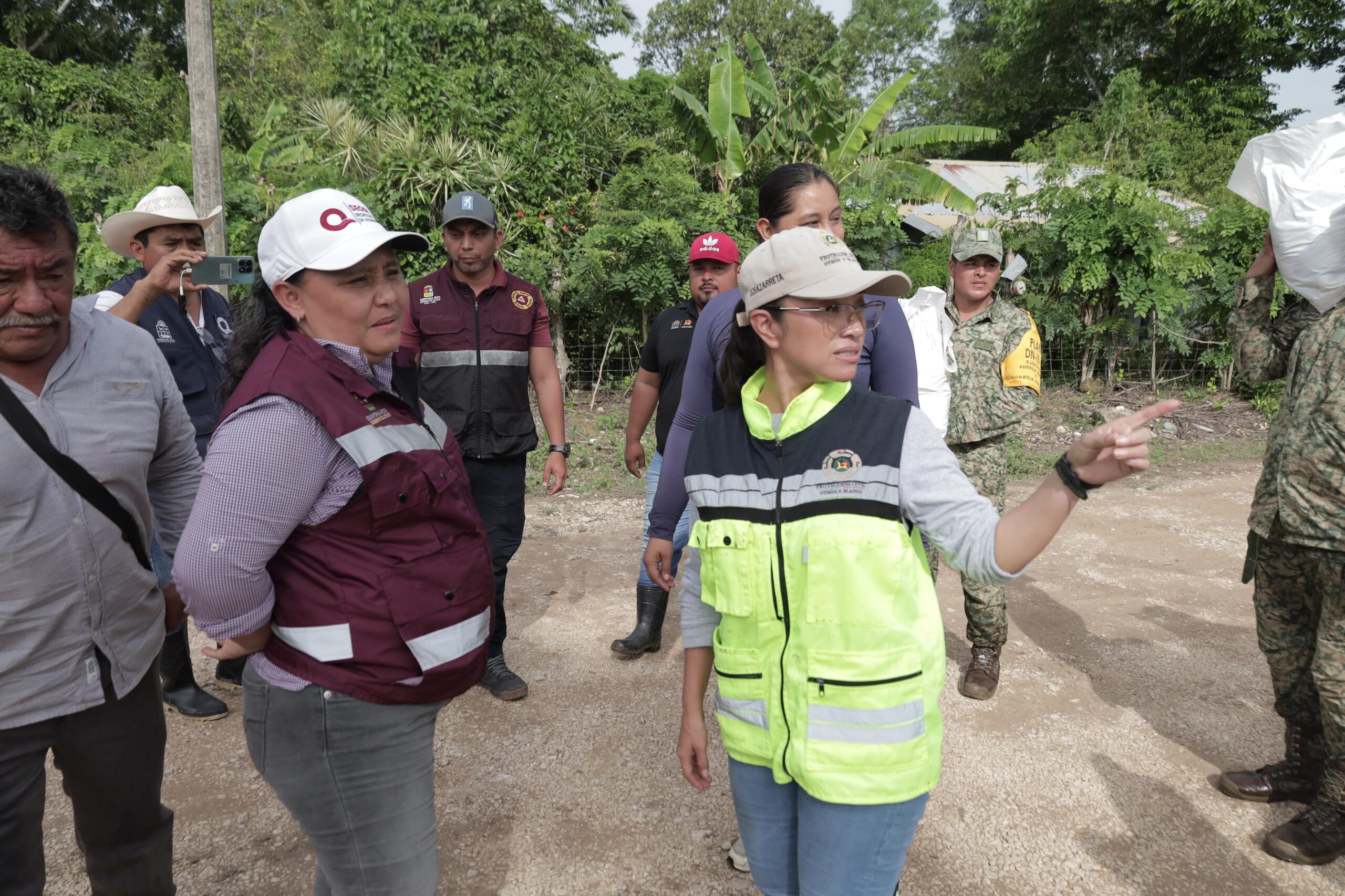 entrega de apoyos a dadmificados por lluvias