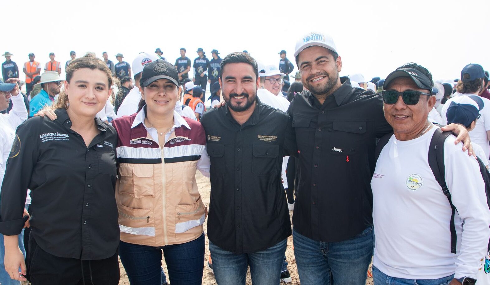 Estefania Mercado en limpieza de cistas