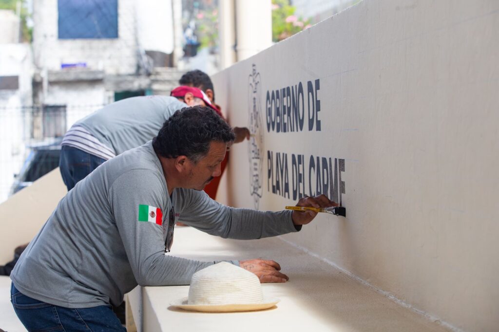 La ´residenta municipal Estefanía Mercado inico la renovacion de parques