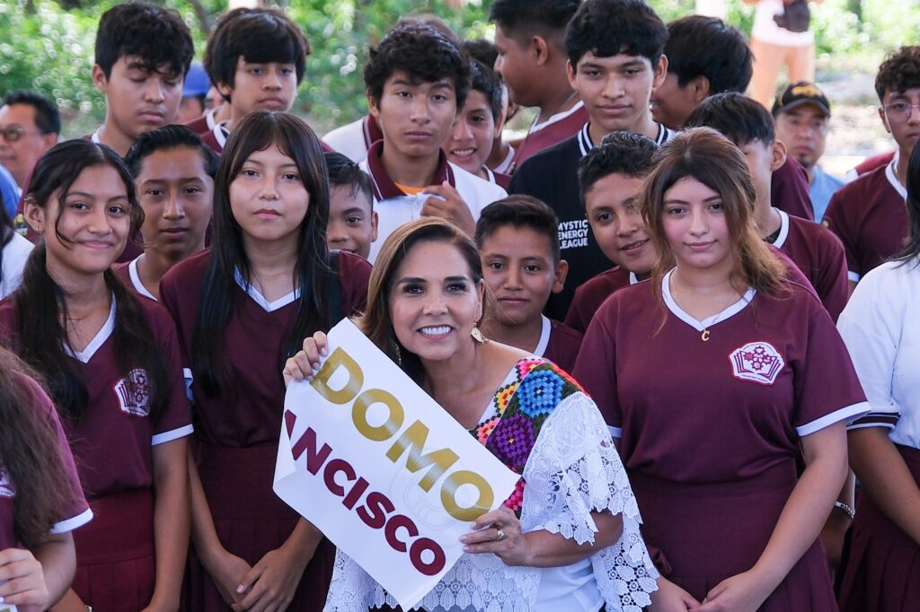 Mara entrega domo en Leona Vicario