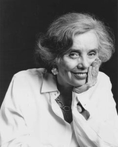 Buscan que acervo de Elena Poniatowska sea reconocido por la UNESCO