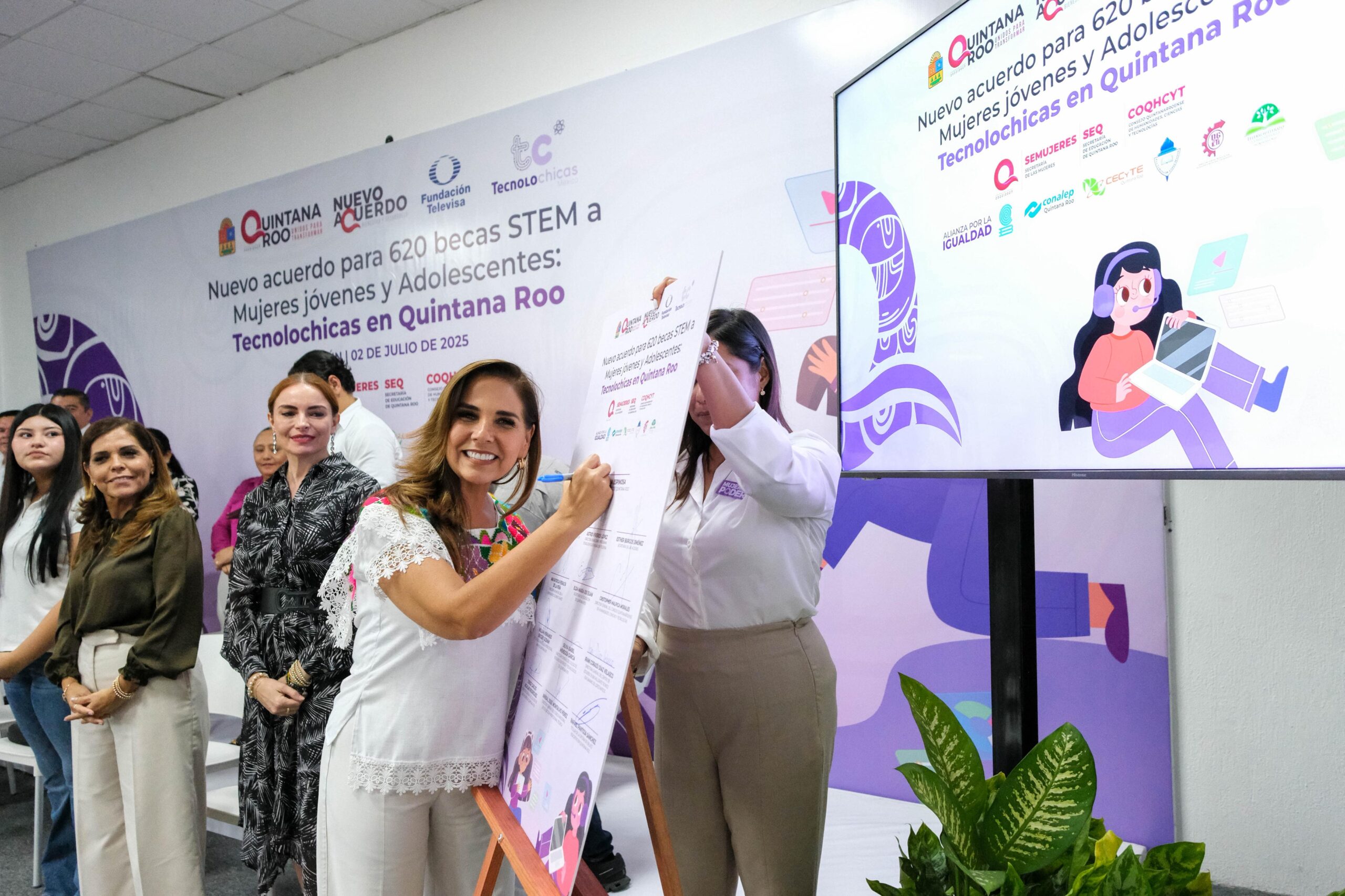 Mara entrega becas STEM