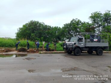 Marinos liberan vías de acceso obstruidas por lluvias atípicas en el Municipio de Othón P. Blanco
