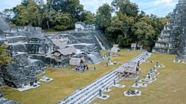 Tesoros mayas ocultos por siglos aparecen en el corazón de Petén