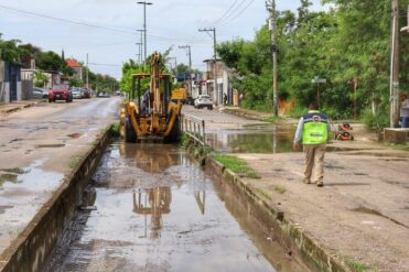 Realizan limpieza integral del dren de la colonia Nueva Generación en Chetumal