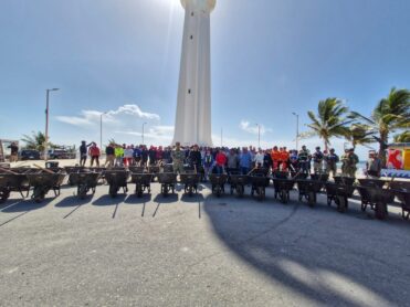 Refuerzan limpieza en Mahahual retiran 100 toneladas de sargazo