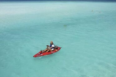 Lluvias alteran la tonalidad de la Laguna de Bacalar por fenómenos naturales