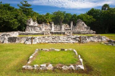 Reabre El Rey, vestigio arqueológico maya clave en la historia de Cancún