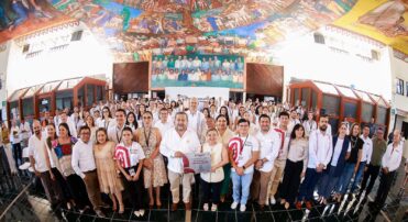 Congreso de Quintana Roo recibe distintivo de excelencia en servicio público