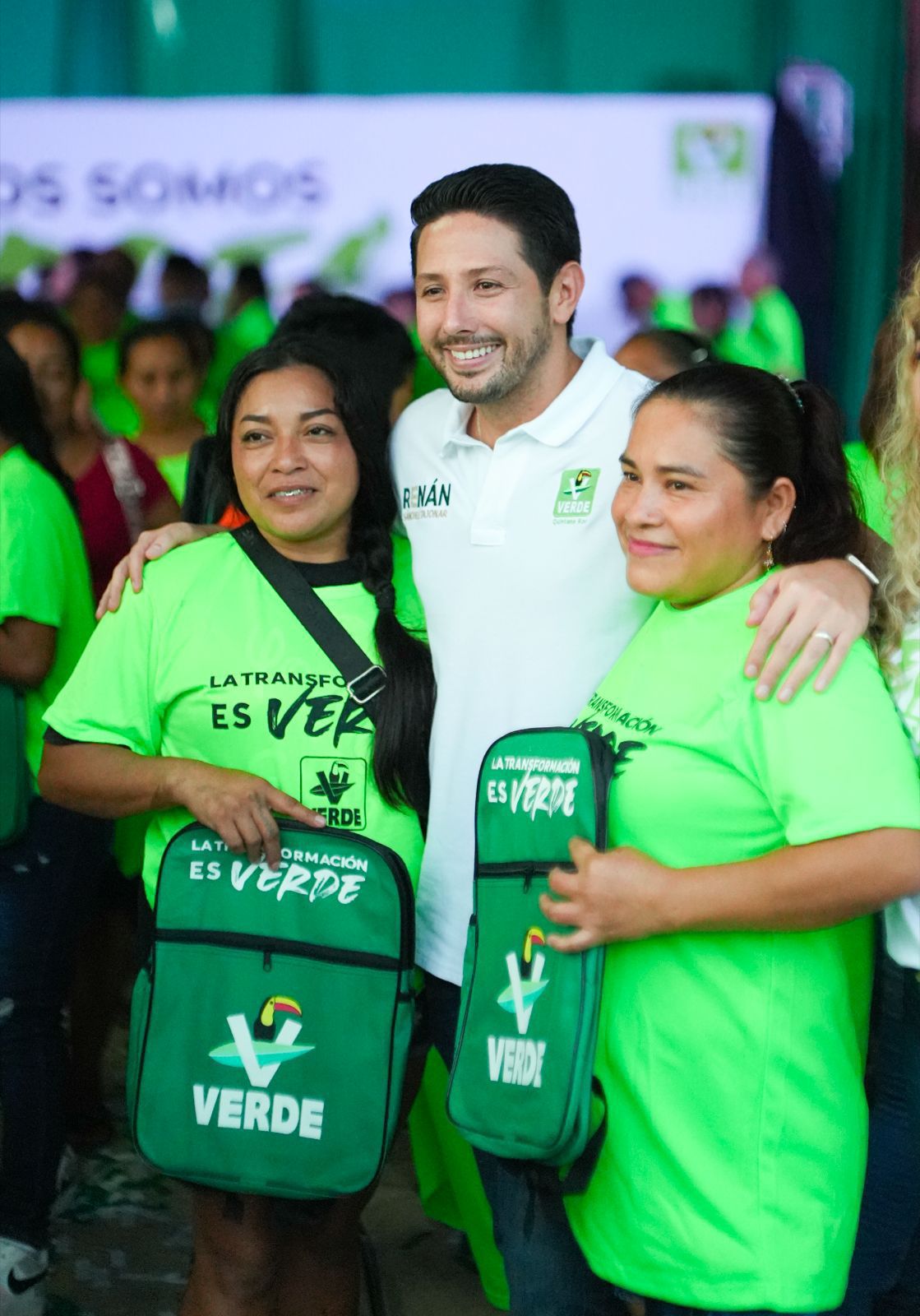 tajonar entrega kits a la militancia