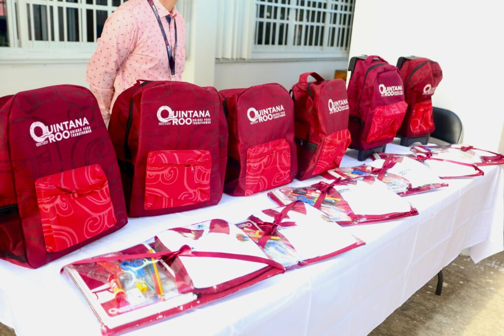 Entrega de utiles escolares