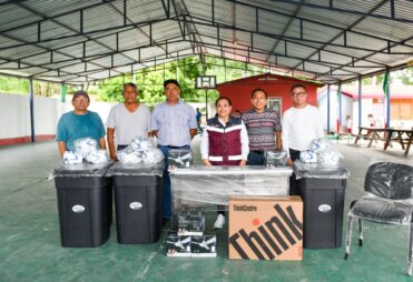 Elda Xix Euán fortalece la educación básica con entrega de mobiliario
