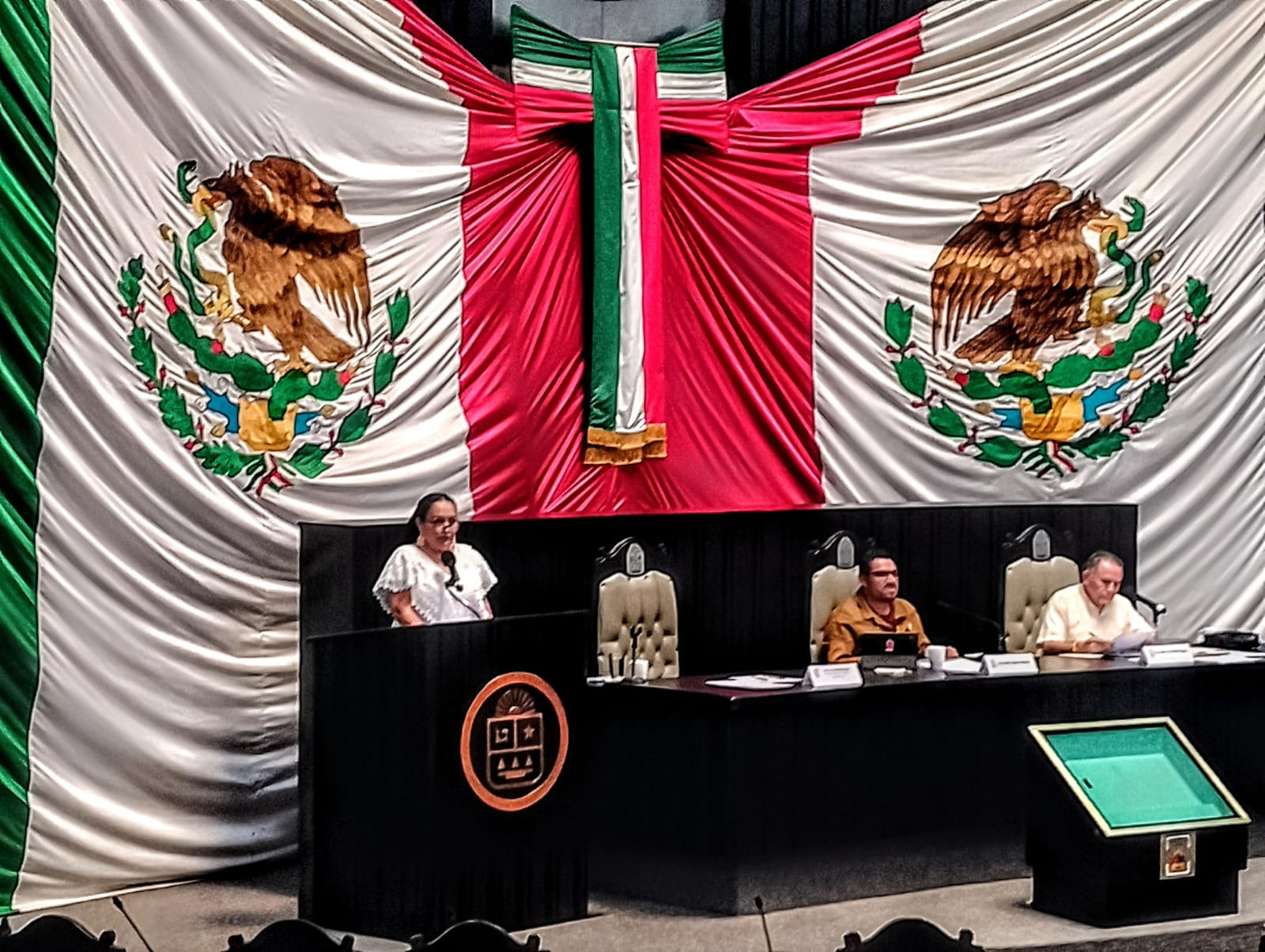 Elda Xix, comparece ente el congreso