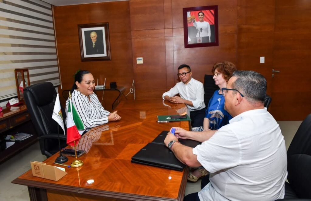 Elda Xix, firma convenio con Uqroo