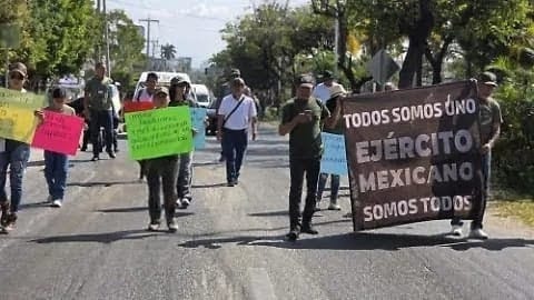 protestan militares en retiro