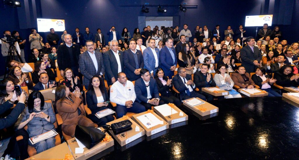 reconocen a maestros UNESCO