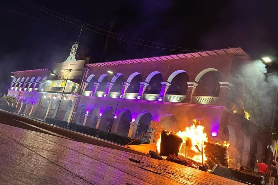 incendian palacio municipal de apatzingan