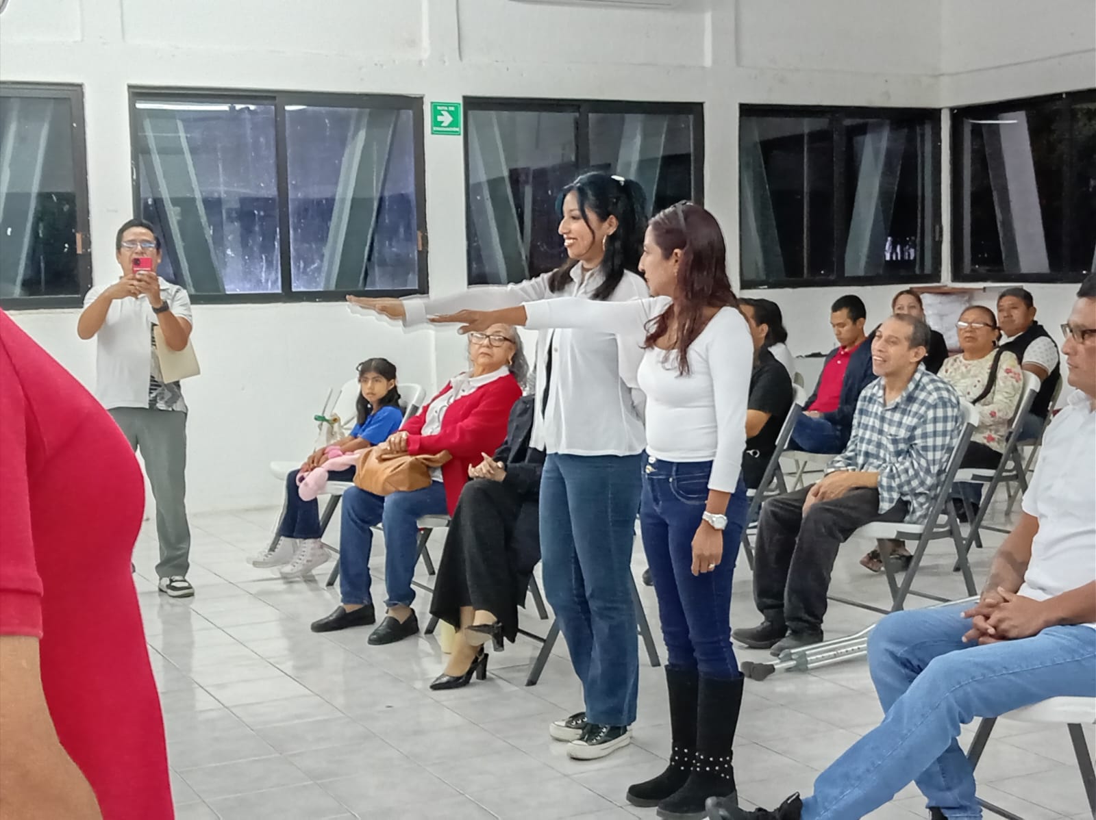 PRI toma protesta a su organo de mujerres