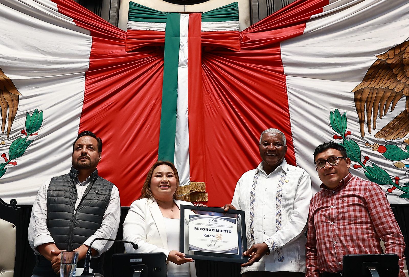 reconoce Congreso a Rotarios