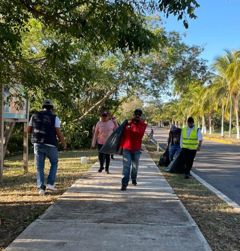 Limpieza del boulebard Bahía 