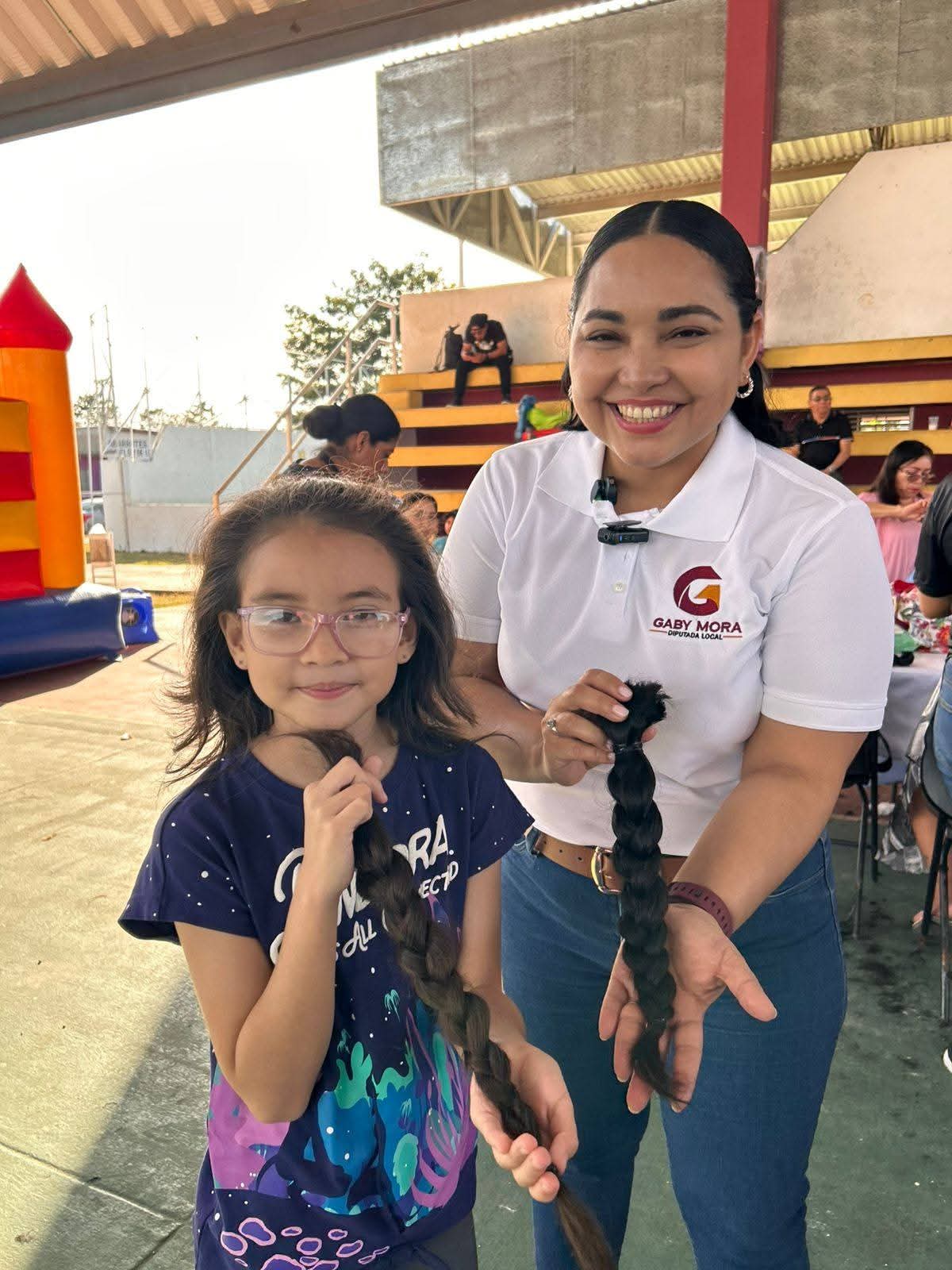 Gaby Mora dona su cabellos para niñas con cancer