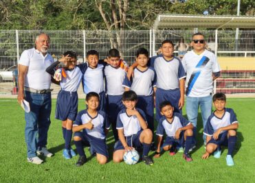 Inauguran cancha de fútbol 7 en Carlos A. Madrazo