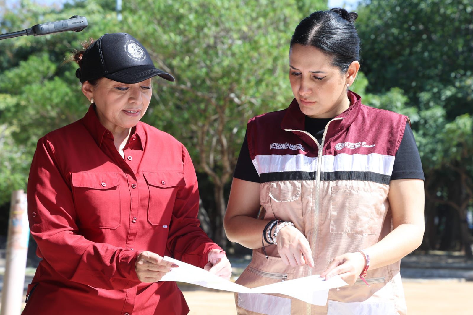 Estafanía Mercado pavimenta villa mar