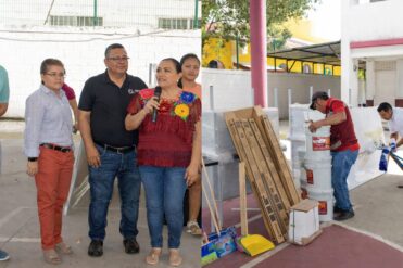 Refuerza SEP equipamiento escolar en Playa del Carmen