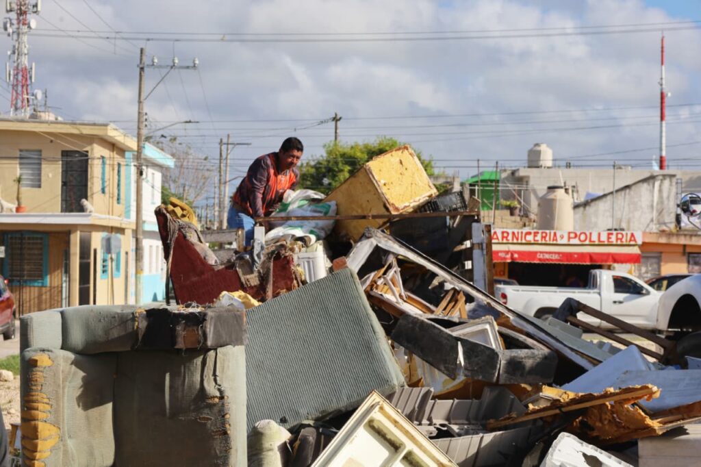 Limpieza en la colonia forjadores 