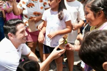 Juguetes y sonrisas llegan a comunidades de Cozumel por el Día del Niño