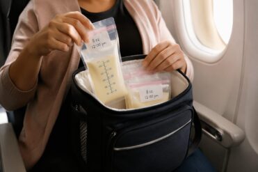 Diputados aprueban transporte libre de leche materna en vuelos nacionales