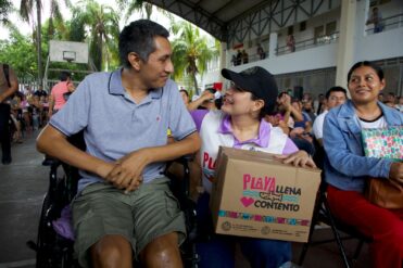 Entrega Estefanía Mercado 36 mil apoyos alimentarios en Playa del Carmen
